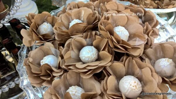 Doce de Castanha do Pará com lascas de amêndoas